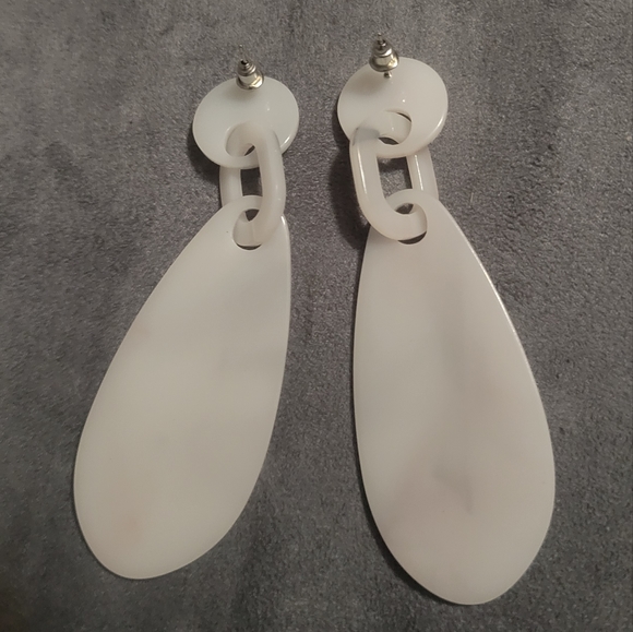 White Geometric Hanging Earrings 🍇 - Picture 2 of 2